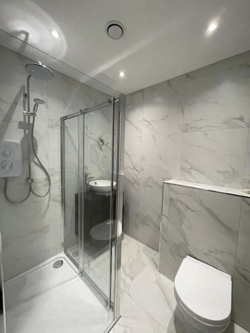 Bright, Vibrant New 1 Bedroom Town Centre Parking Bournemouth Buitenkant foto